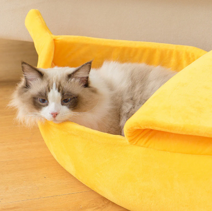 Pet Banana Warm Bed used by cat